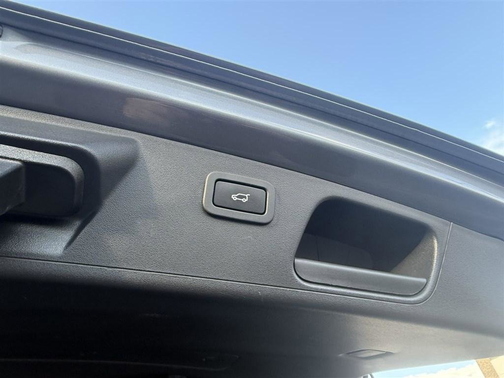 Used 2021 Jaguar E-PACE 300 Sport image 18