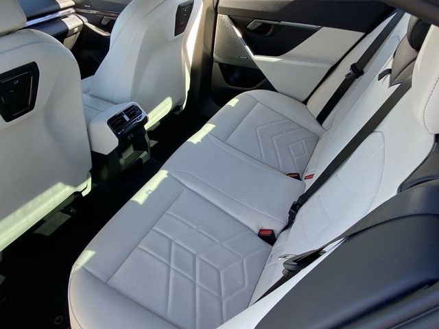 Certified 2025 BMW i5 eDrive40i w/ Premium Package image 17