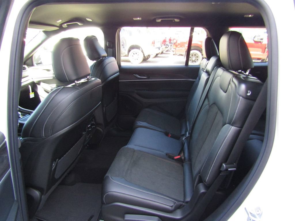 New 2026 Jeep Grand Cherokee L 4WD image 33