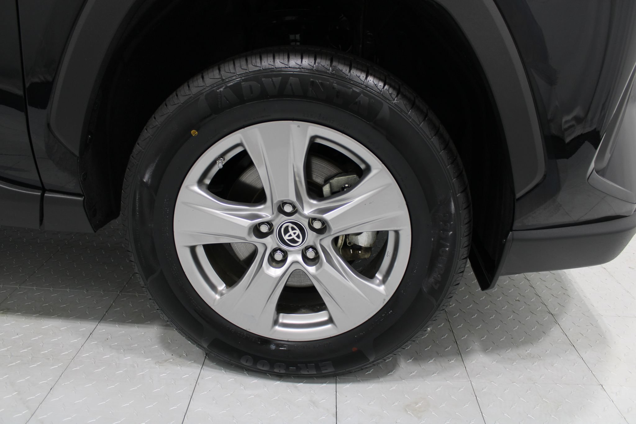 Used 2024 Toyota RAV4 LE AWD/4WD image 5