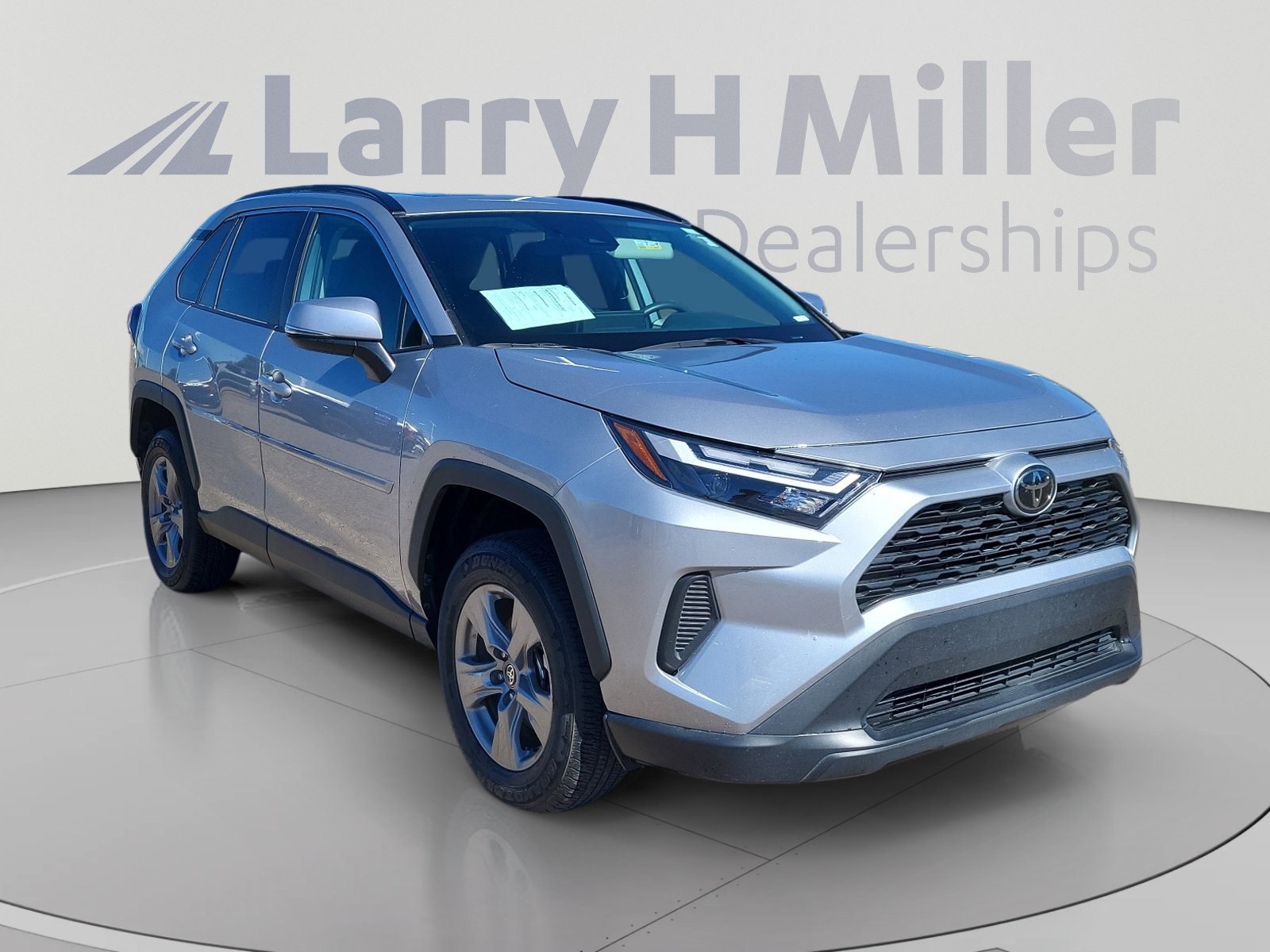 Used 2025 Toyota RAV4 XLE w/ Convenience Package AWD/4WD image 4