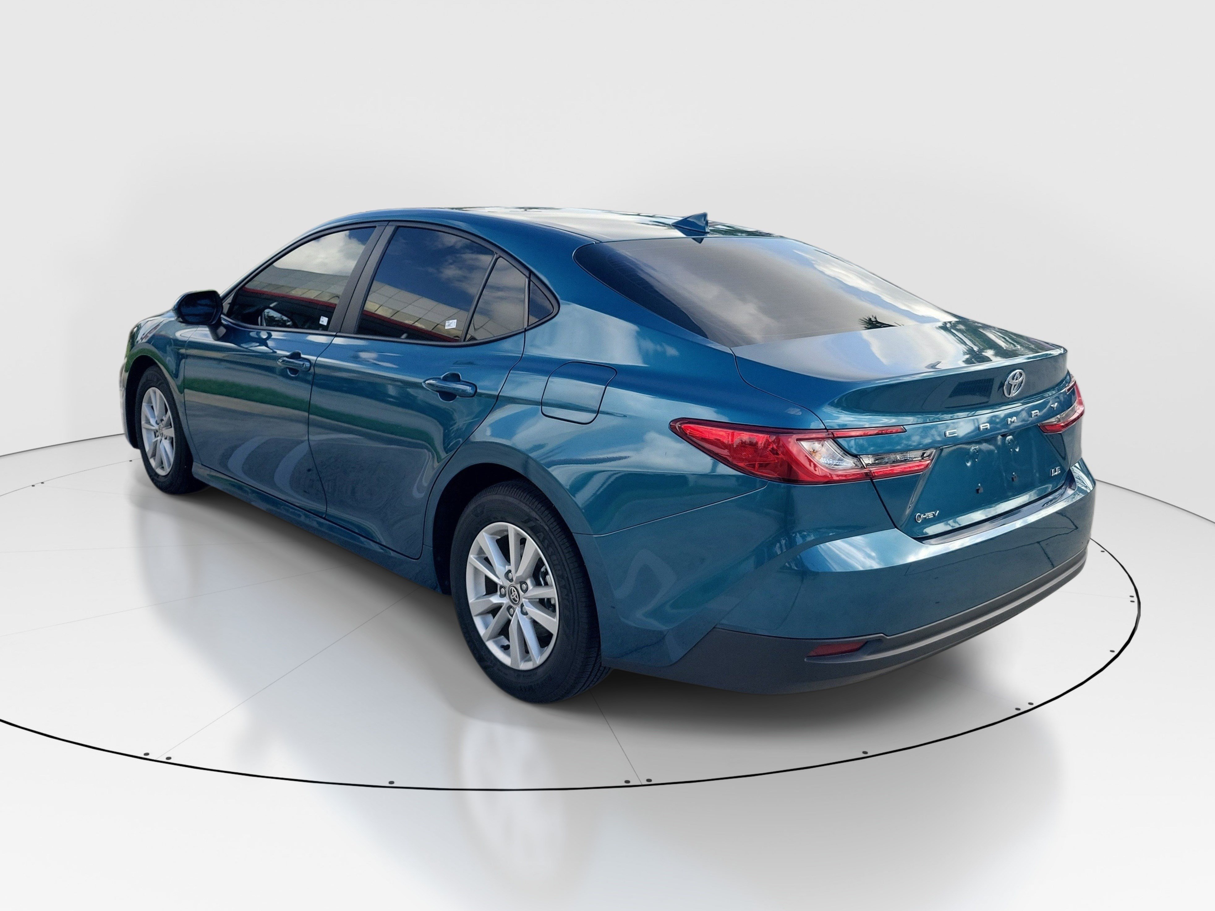 Used 2025 Toyota Camry LE FWD image 5