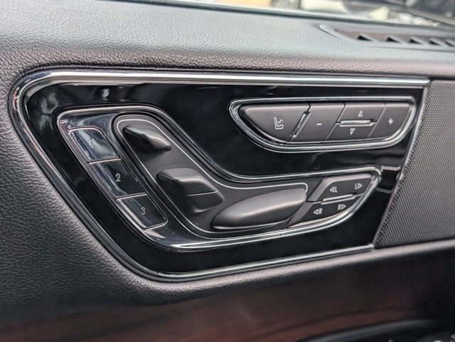 Used 2018 Lincoln Navigator Reserve w/ Technology Package image 28