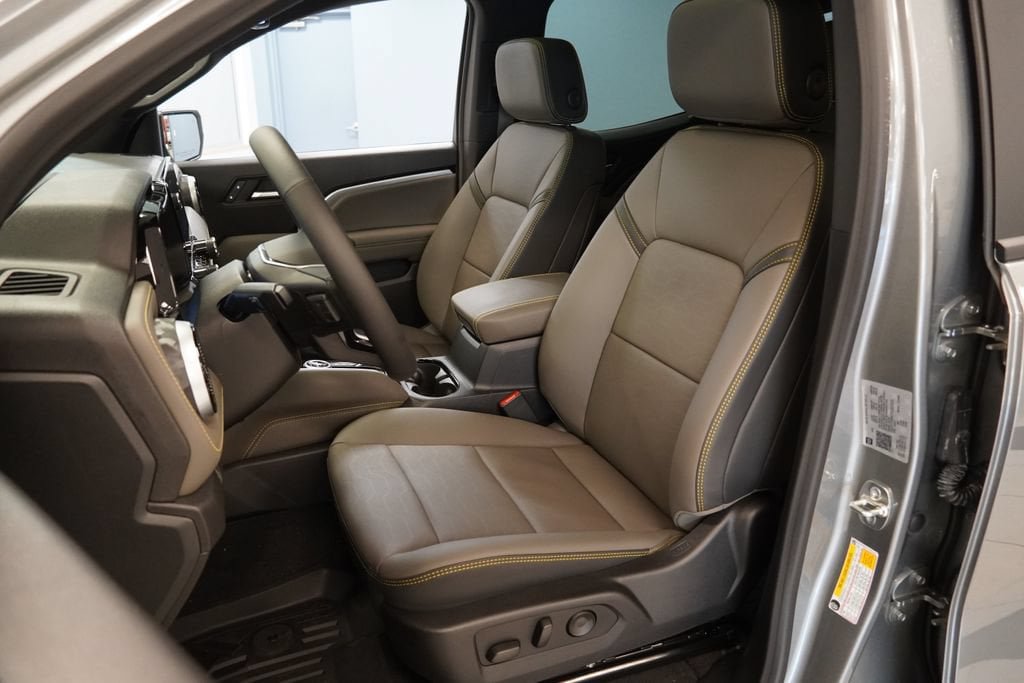 New 2026 Chevrolet Colorado ZR2 w/ Technology Package AWD/4WD image 3
