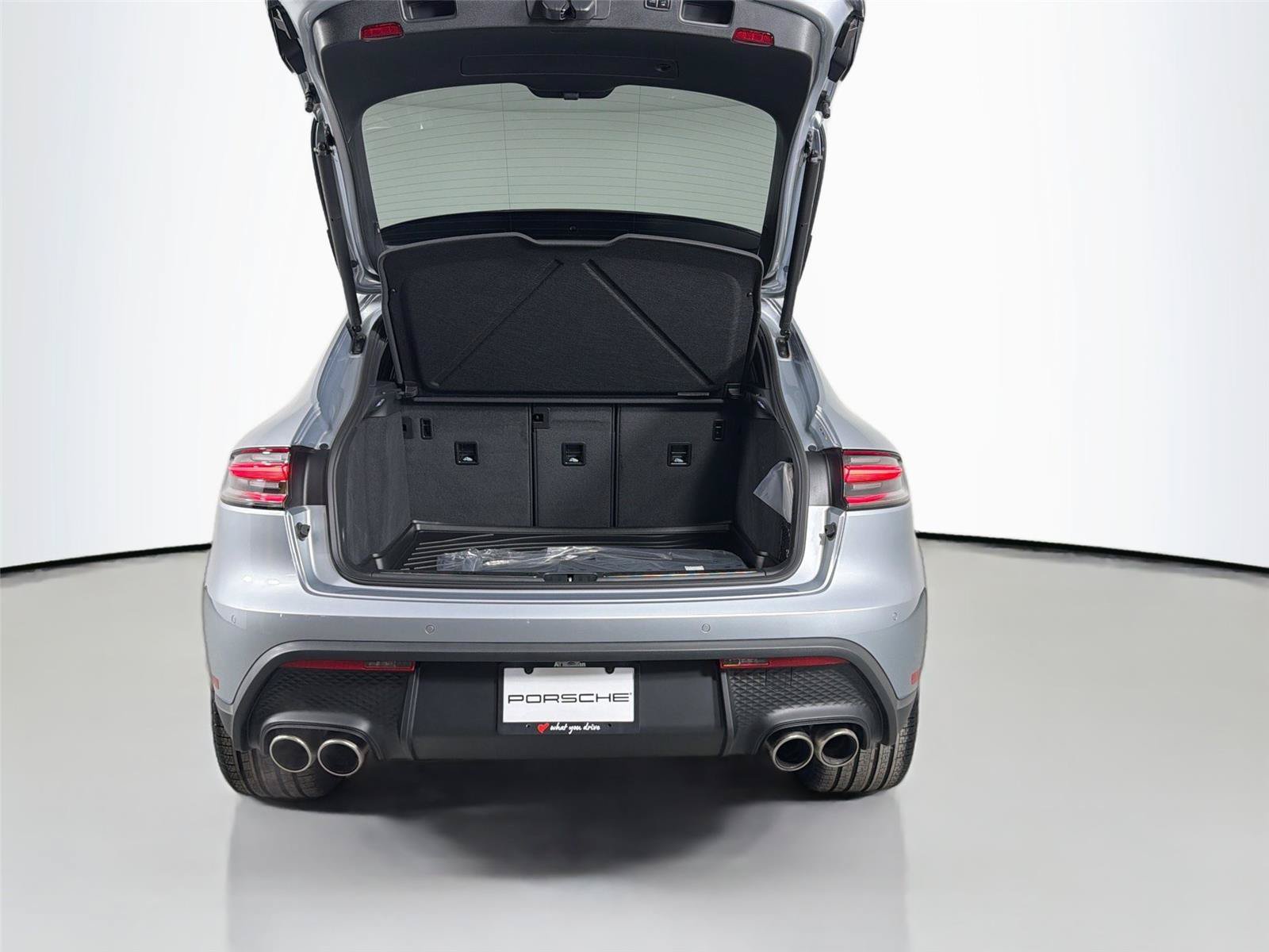 Certified 2025 Porsche Macan S AWD/4WD image 36