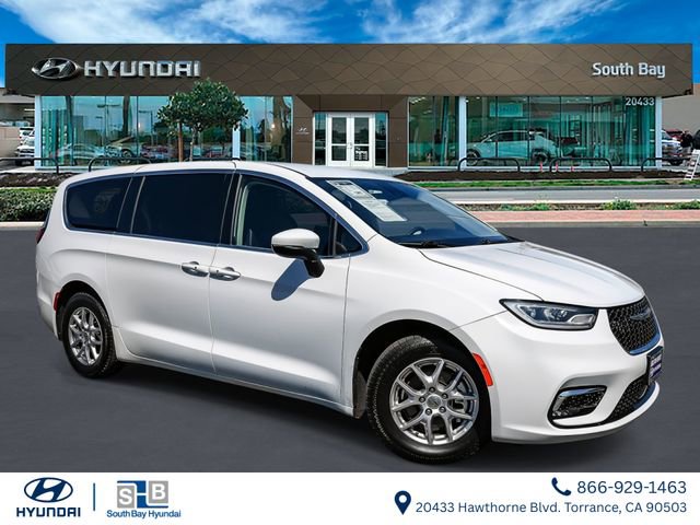 Used 2023 Chrysler Pacifica Touring-L FWD image 1