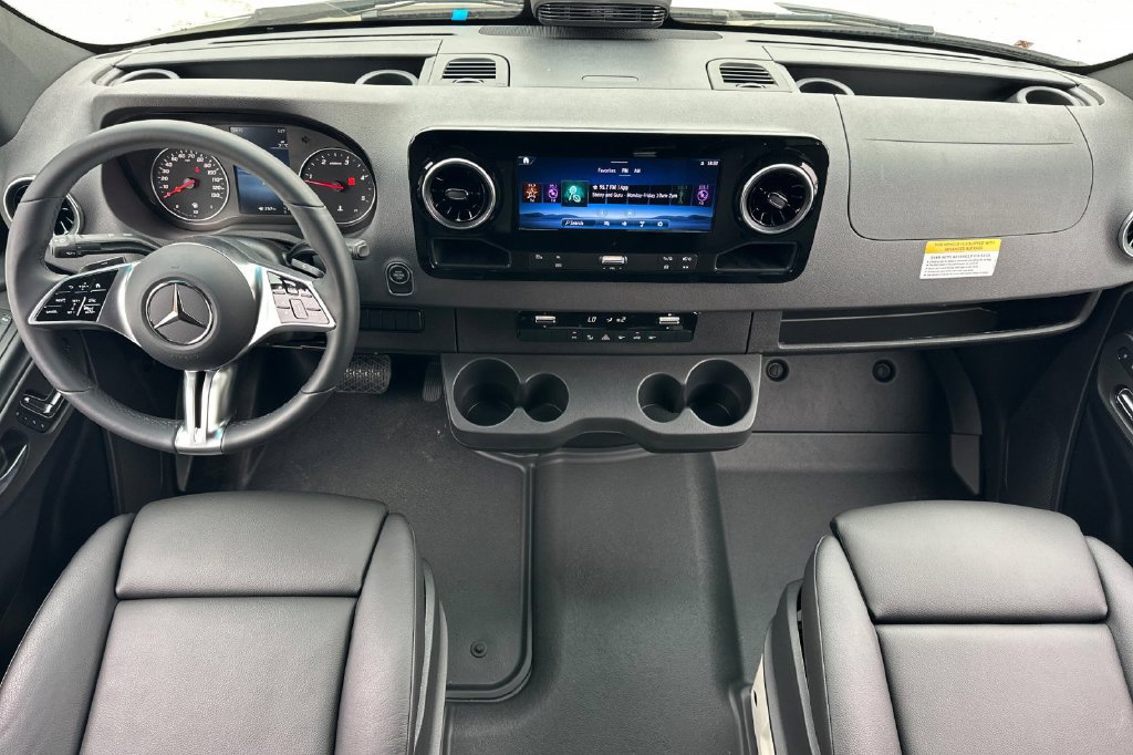 Used 2025 Mercedes-Benz Sprinter 2500 image 14