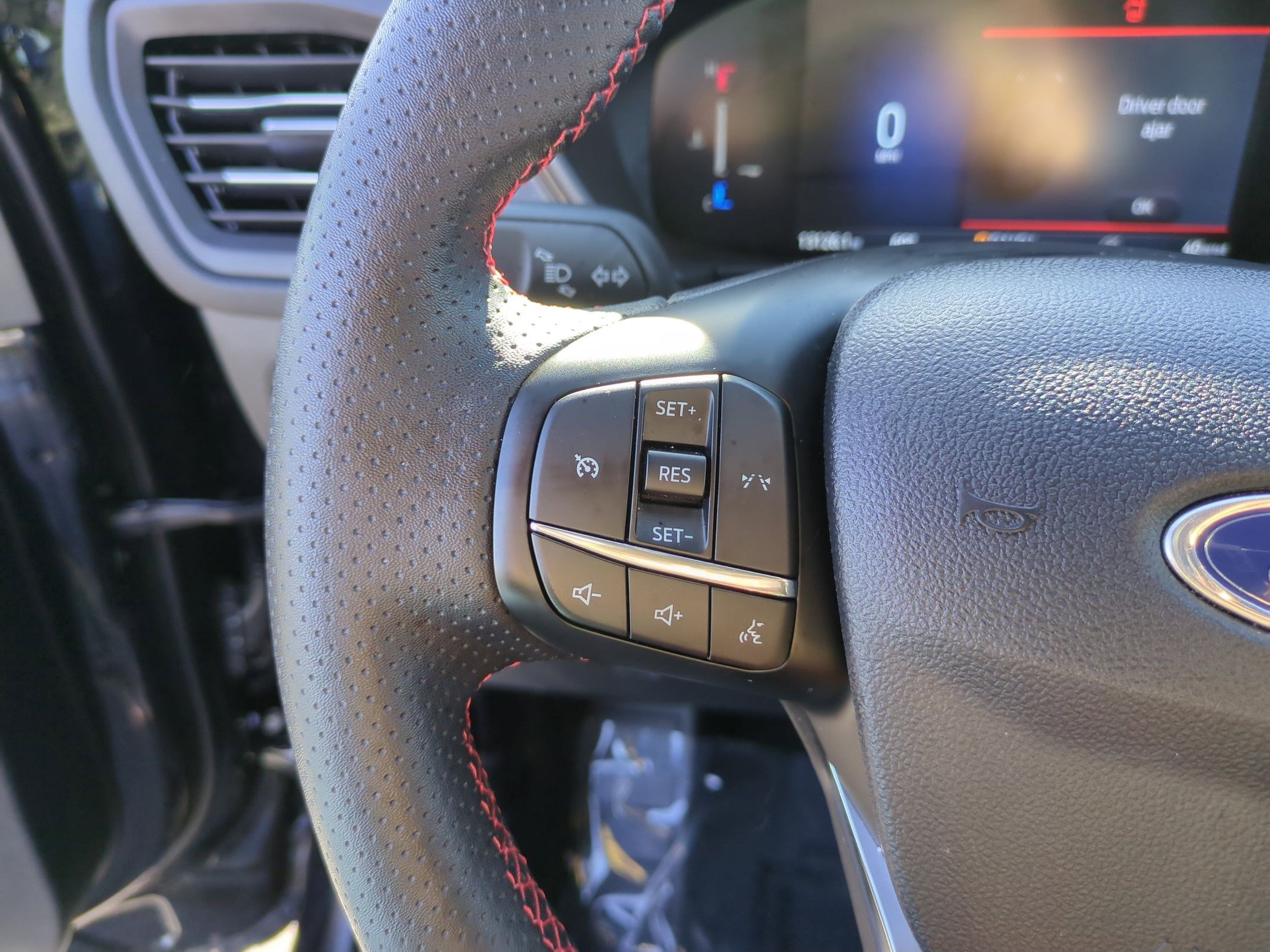 Used 2025 Ford Escape ST-Line image 17