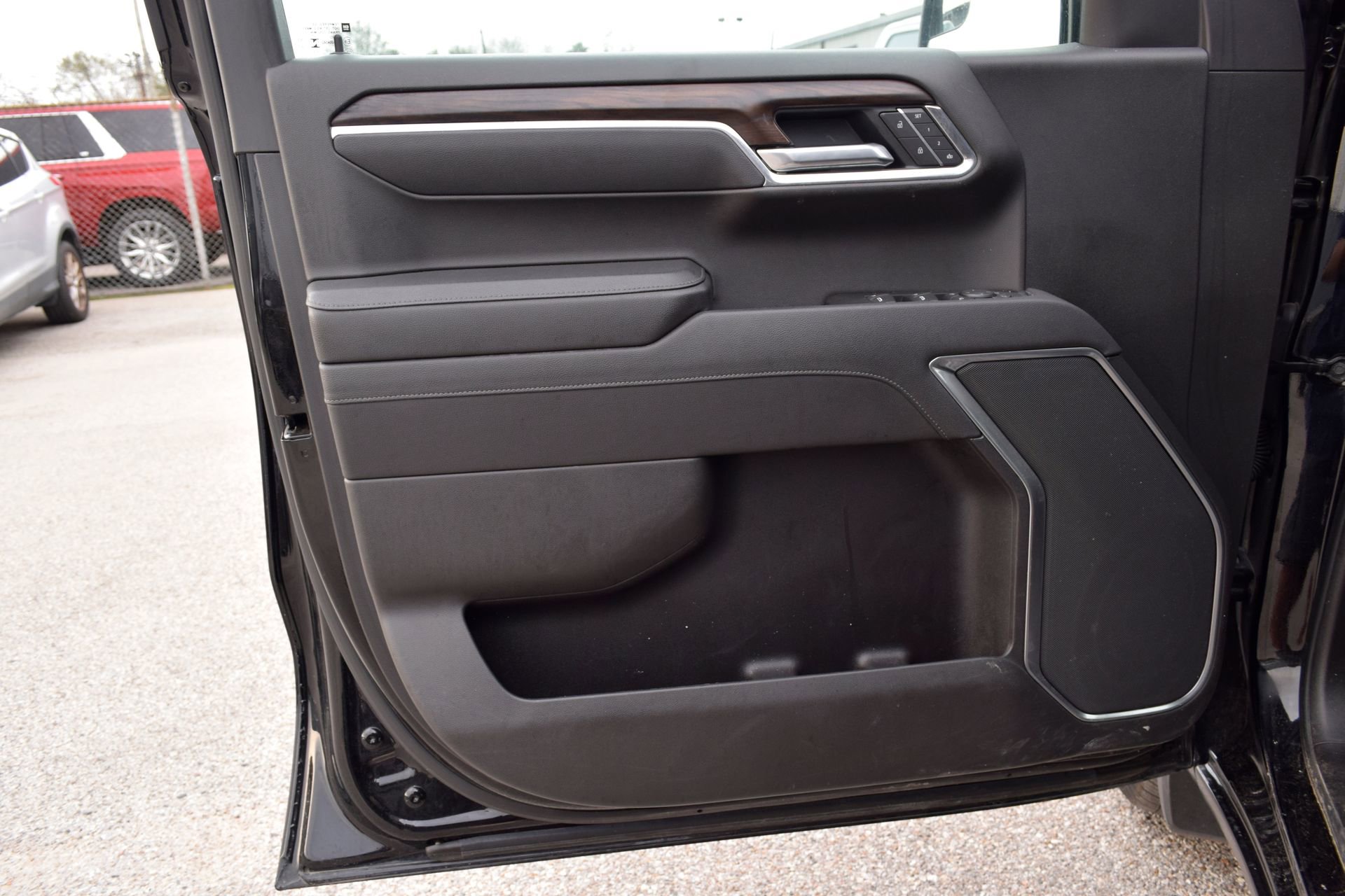 Used 2025 GMC Sierra 1500 SLT image 19