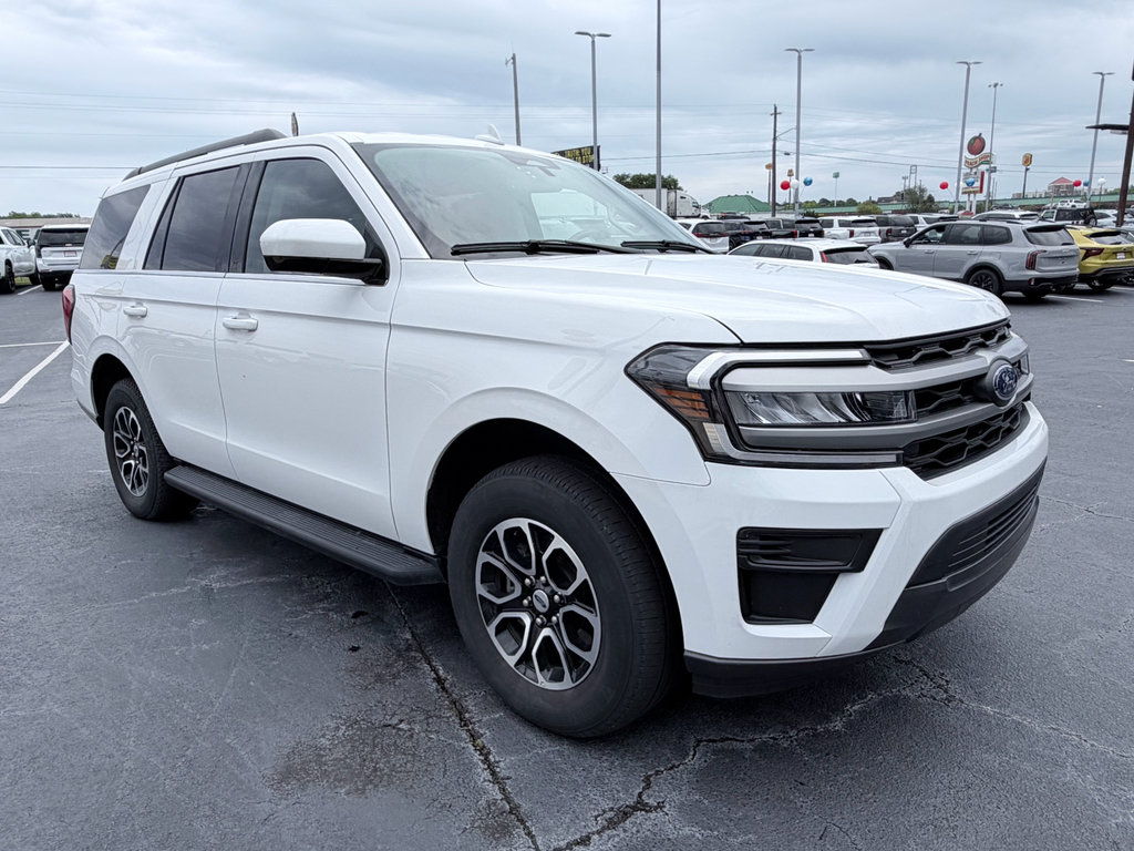 Used 2024 Ford Expedition XLT AWD/4WD image 2