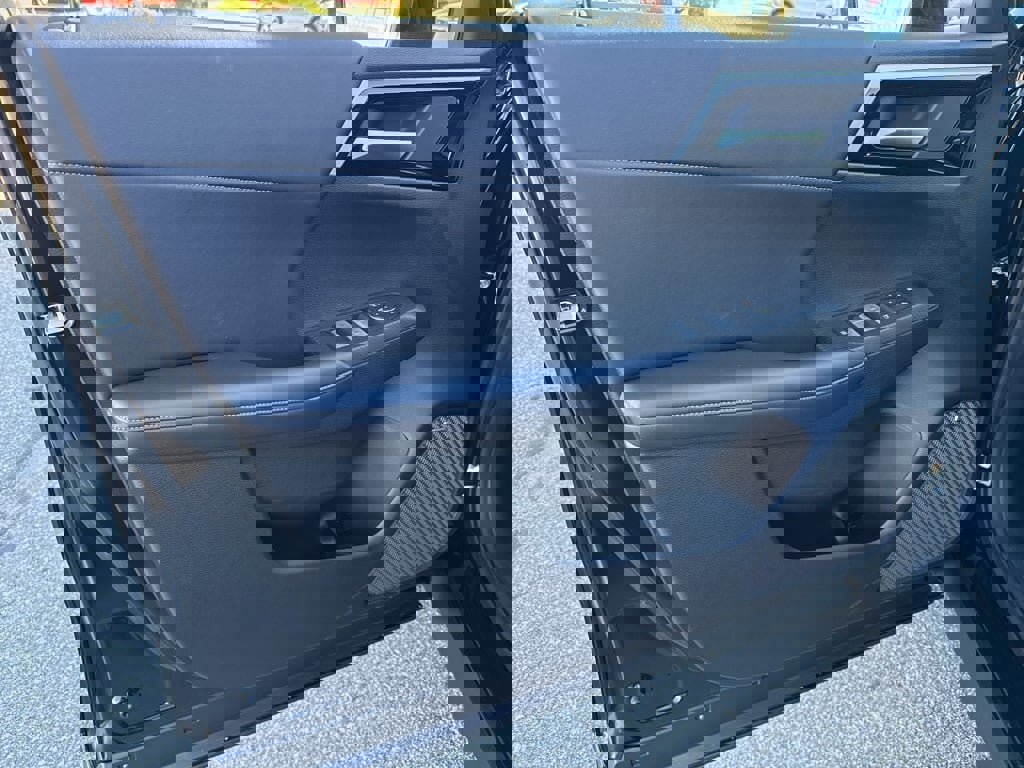 New 2025 Mitsubishi Outlander SE image 29