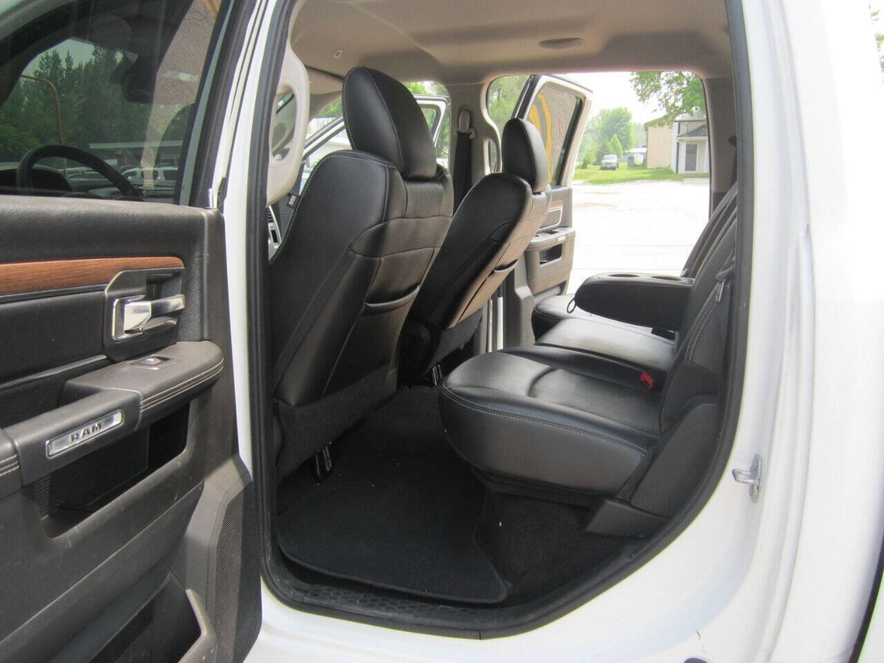 Used 2017 RAM 2500 Laramie w/ Convenience Group AWD/4WD image 8