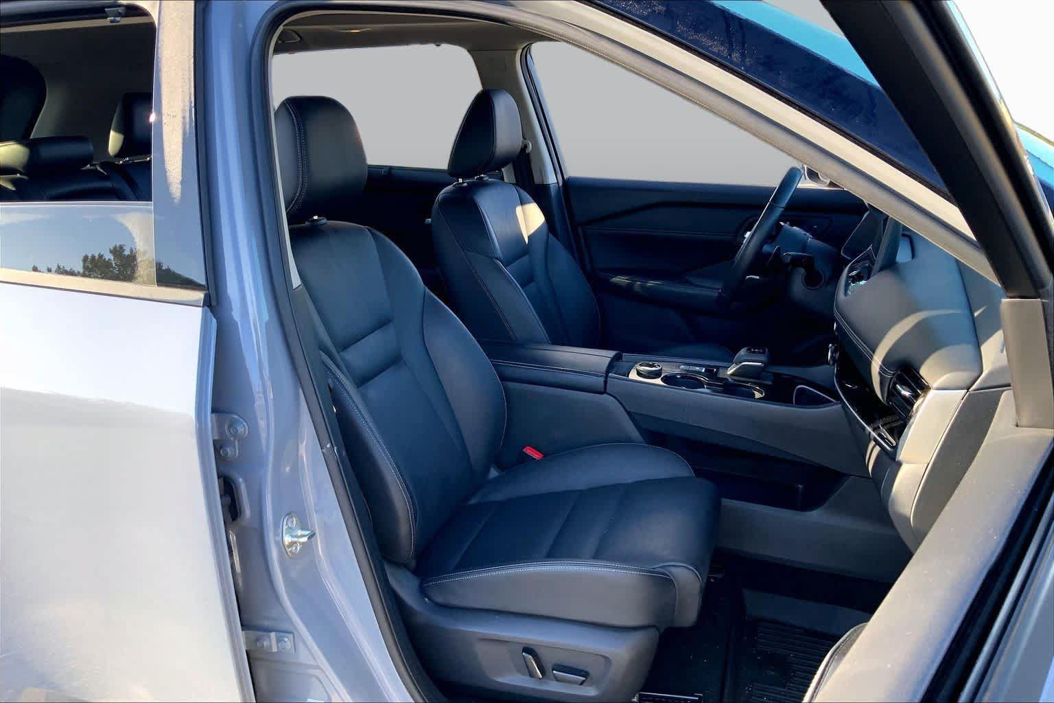 Used 2024 Nissan Rogue SL w/ SL Premium Package AWD/4WD image 9
