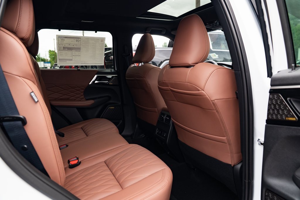 New 2025 Mitsubishi Outlander SEL image 25