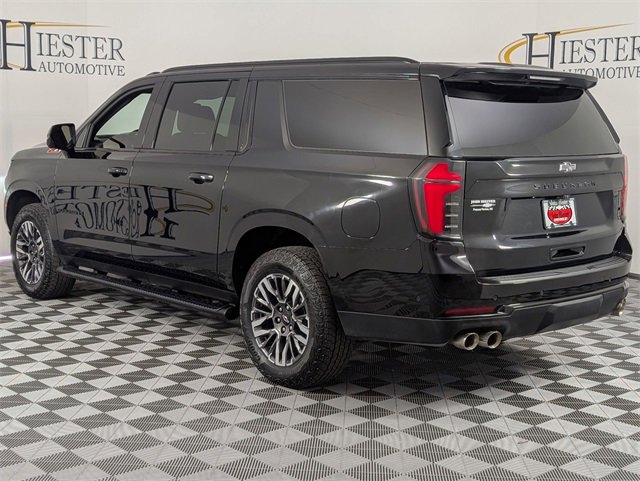 Used 2025 Chevrolet Suburban Z71 image 5