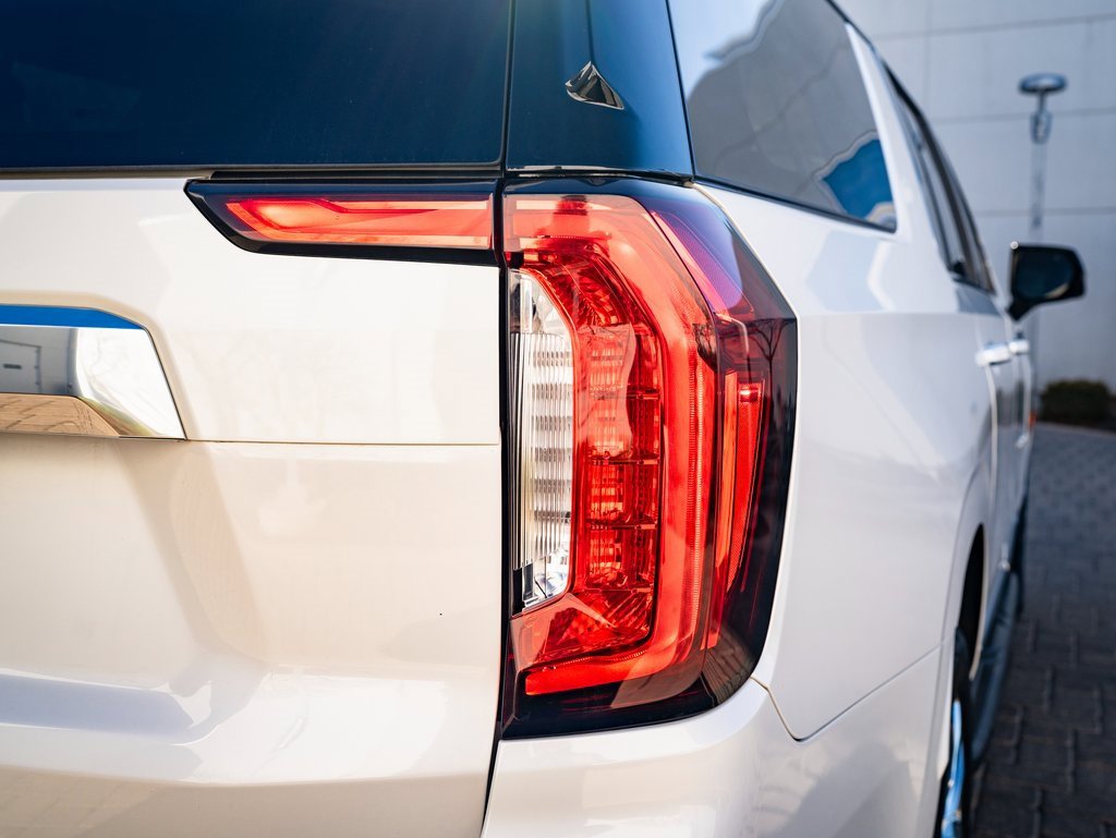 Used 2021 GMC Yukon XL Denali image 9