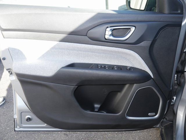 Used 2024 Jeep Compass Latitude w/ Sun and Sound Group image 12