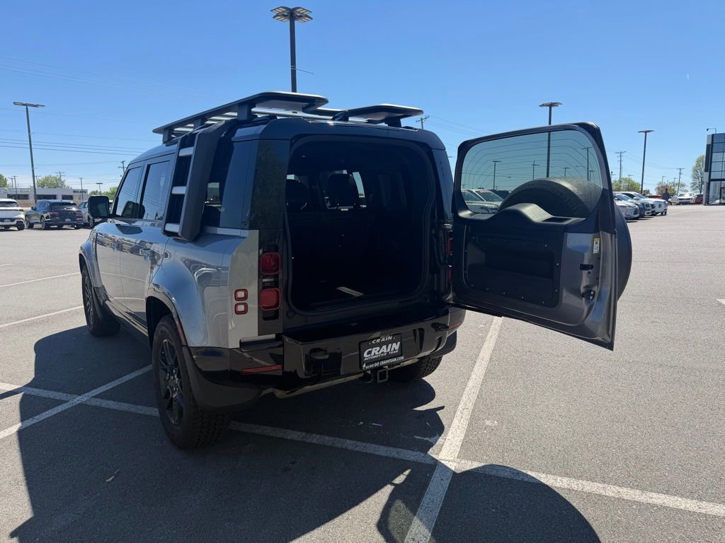 Used 2022 Land Rover Defender 110 X-Dynamic SE image 9