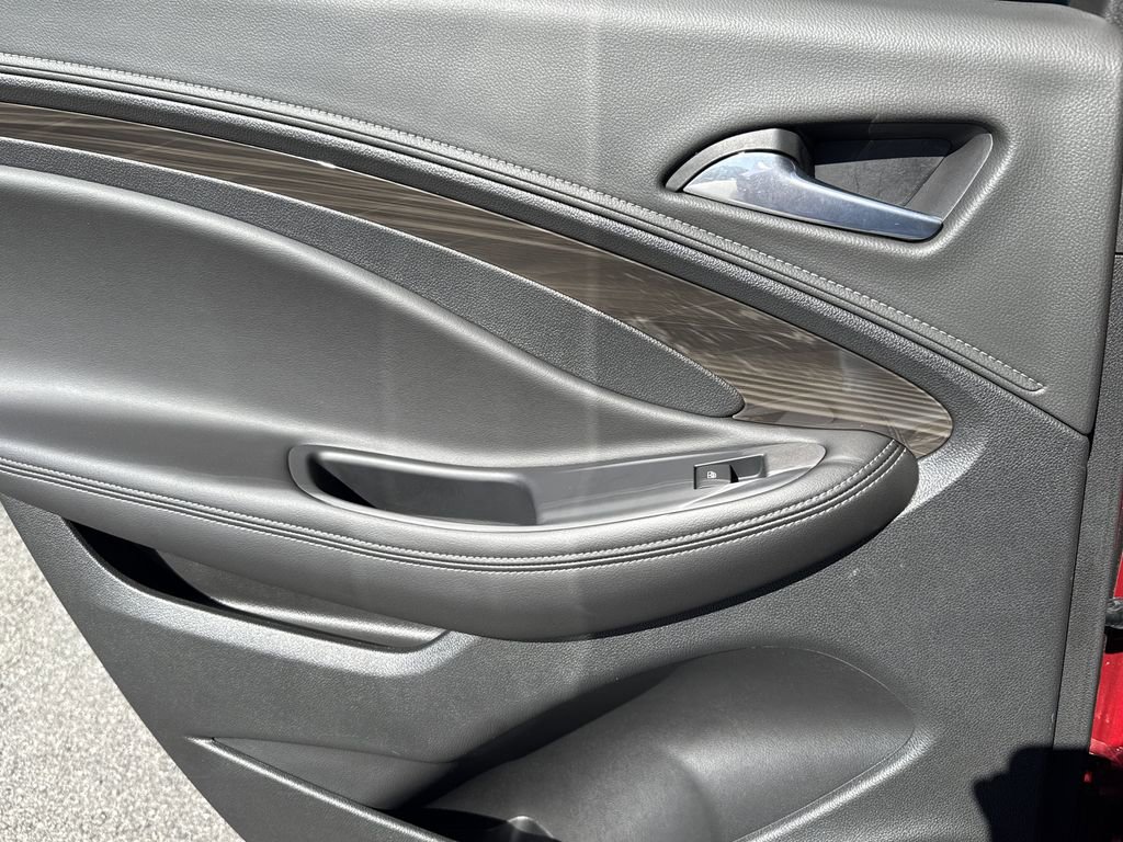 Used 2019 Buick Envision Essence image 21