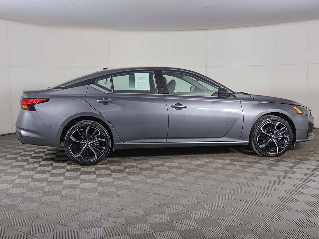 Used 2025 Nissan Altima 2.5 SR image 16