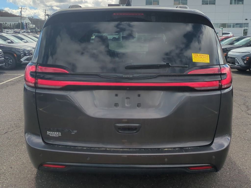 Used 2023 Chrysler Pacifica Touring-L w/ S Appearance Package image 4