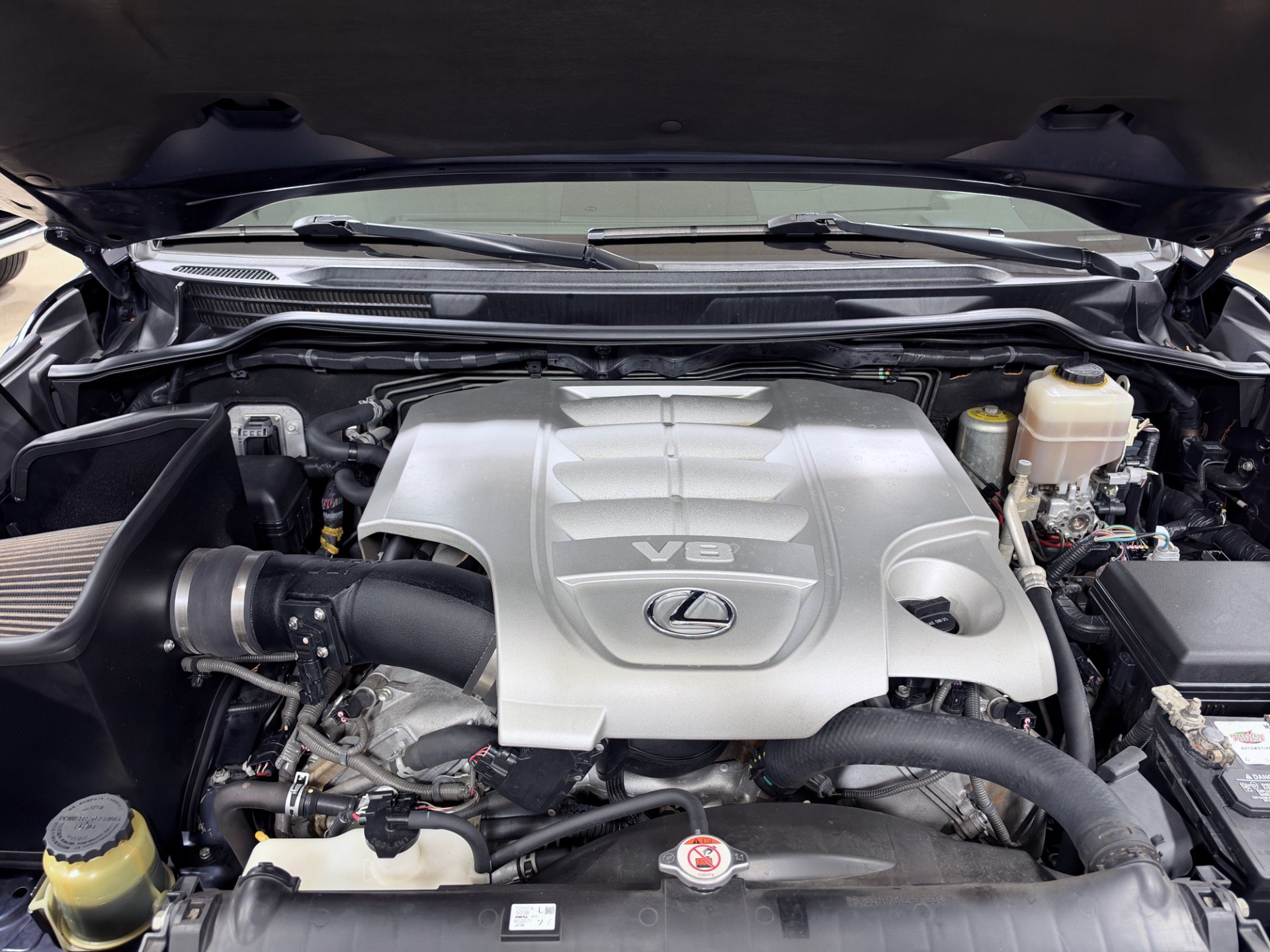 Used 2017 Lexus LX 570 4WD w/ Luxury Package image 33