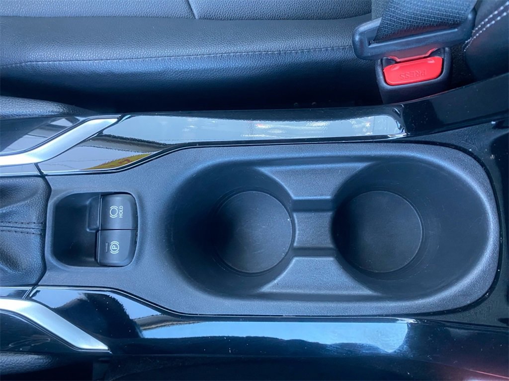 Used 2022 Toyota Corolla Cross XLE image 24