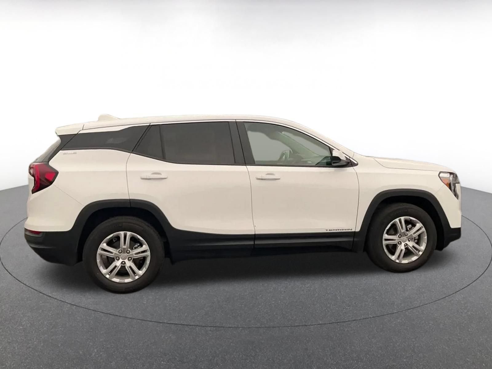 Used 2024 GMC Terrain SLE FWD image 15