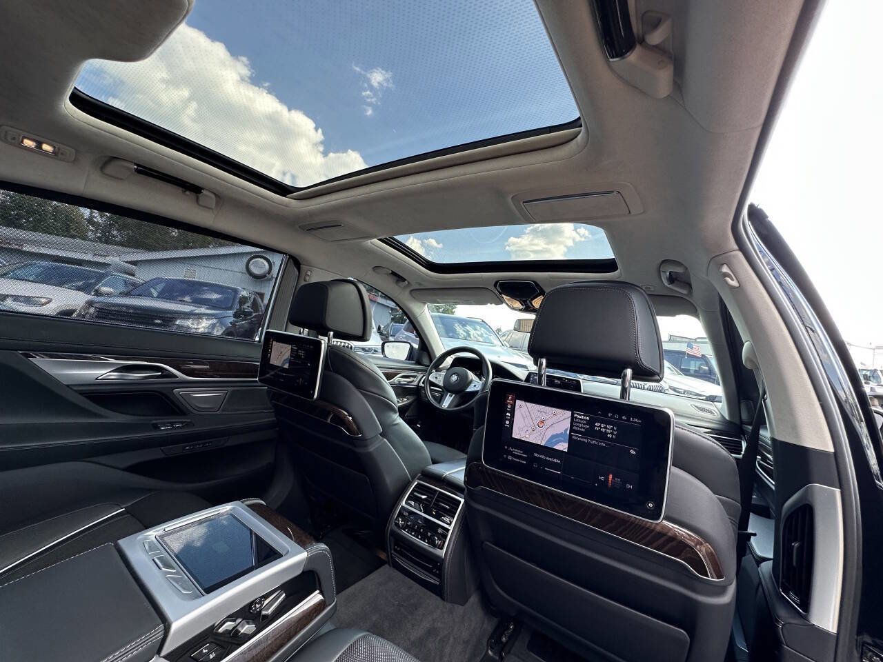 Used 2020 BMW M760i xDrive image 28