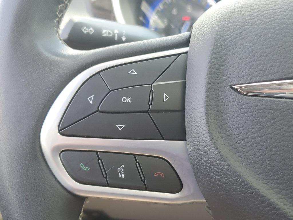 Certified 2023 Chrysler Pacifica Limited FWD image 25