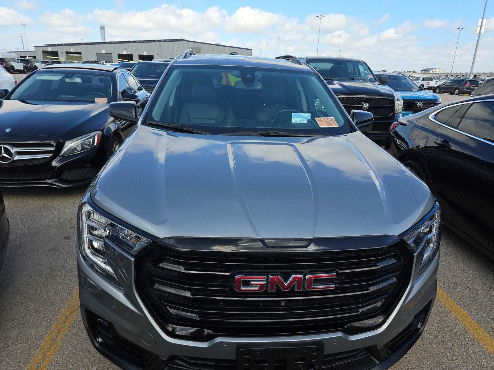 Used 2024 GMC Terrain SLT w/ Tech Package FWD image 2
