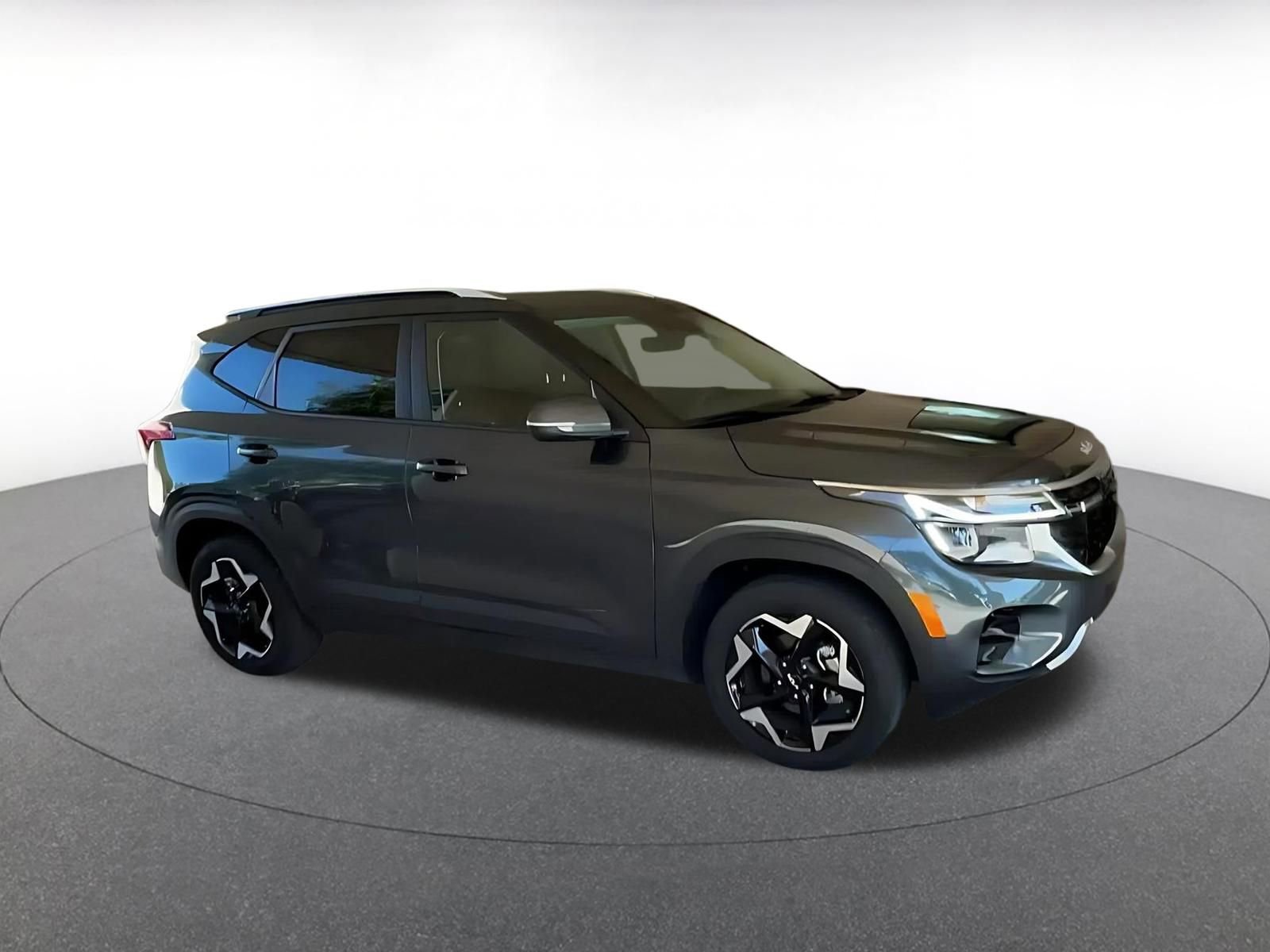 Used 2025 Kia Seltos S FWD image 2
