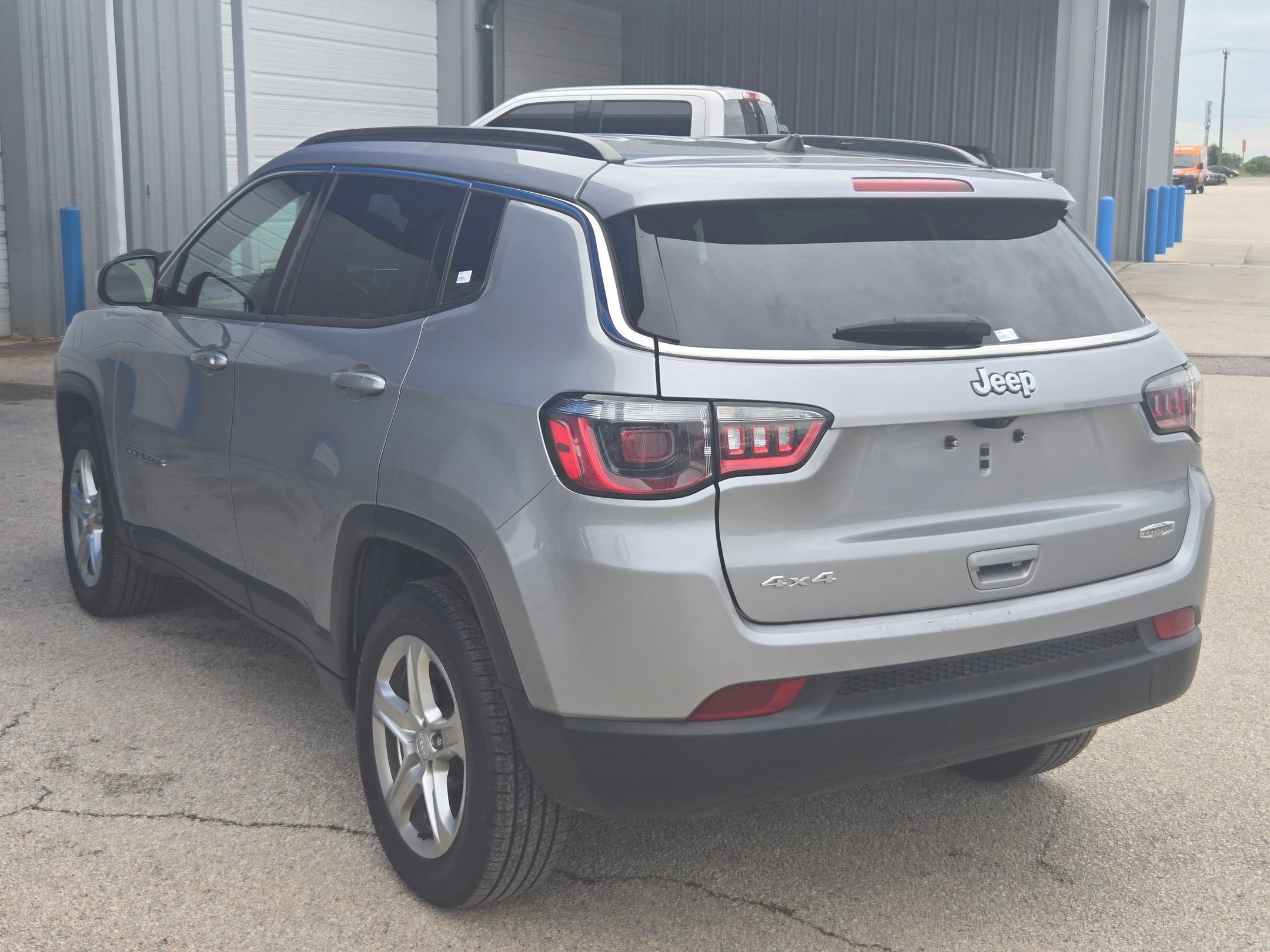 Used 2024 Jeep Compass Latitude AWD/4WD image 5