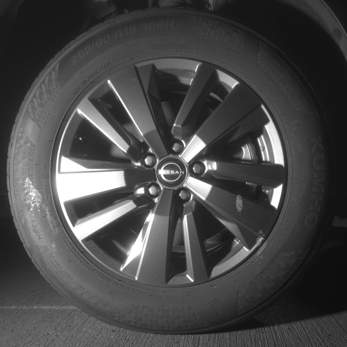 Used 2025 Nissan Pathfinder SV image 13