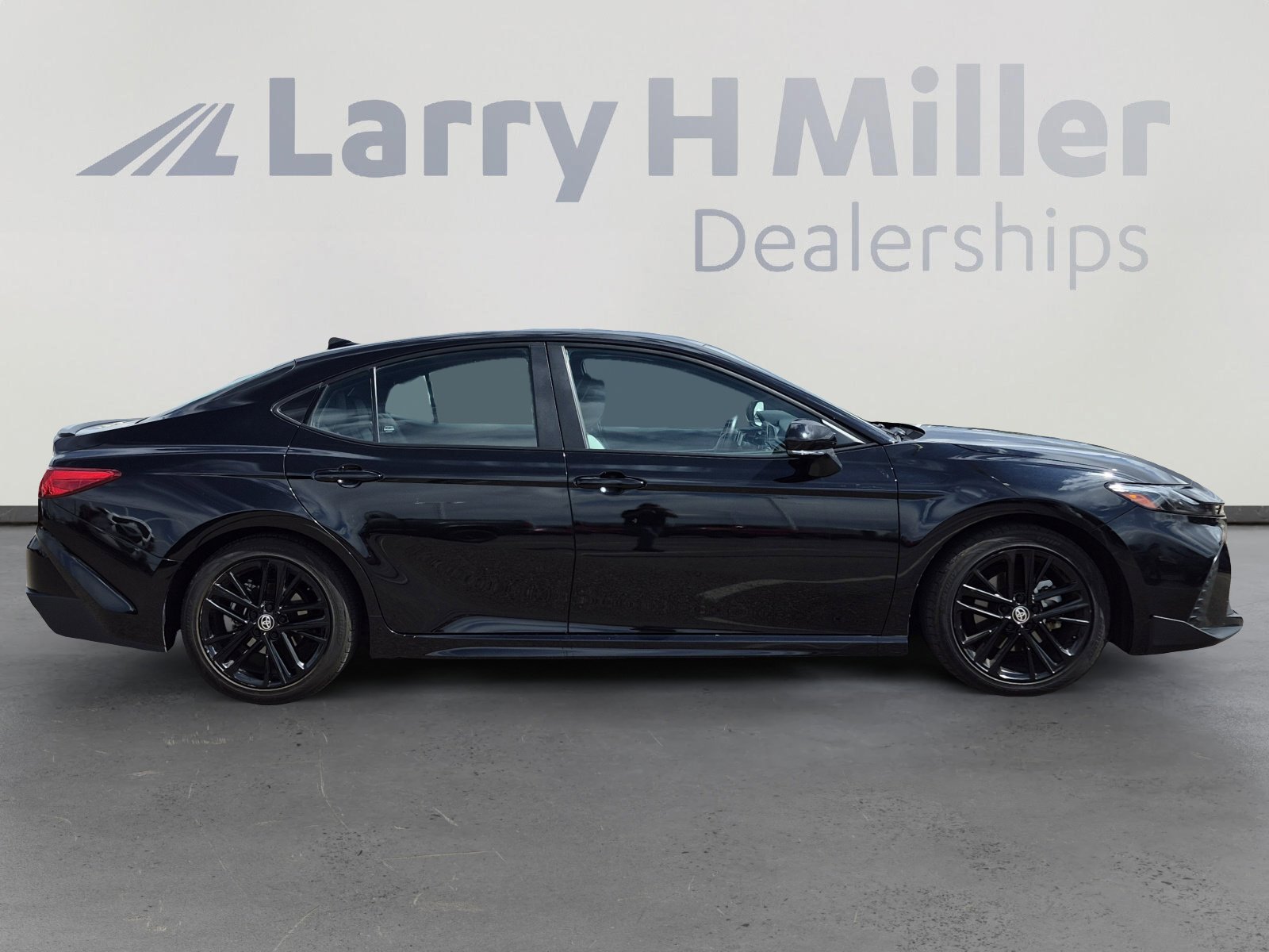 Certified 2025 Toyota Camry SE image 6