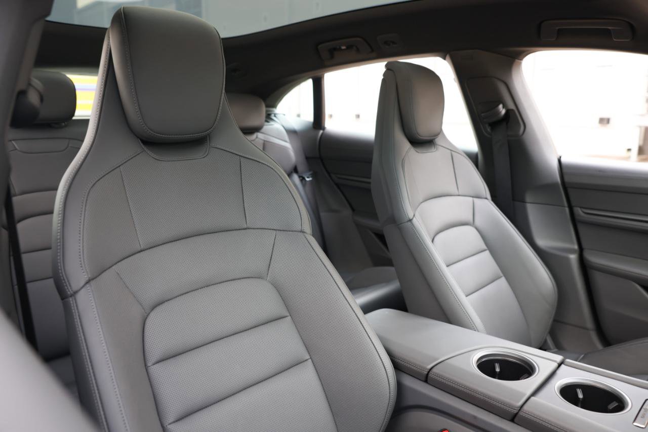 Used 2023 Porsche Taycan 4S image 18