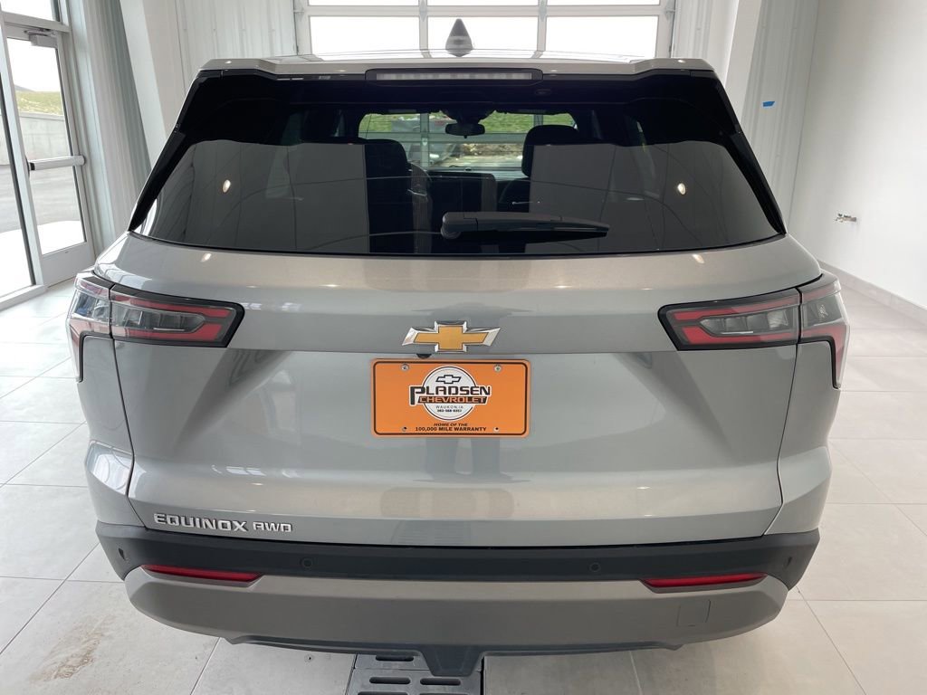 Used 2025 Chevrolet Equinox LT image 3