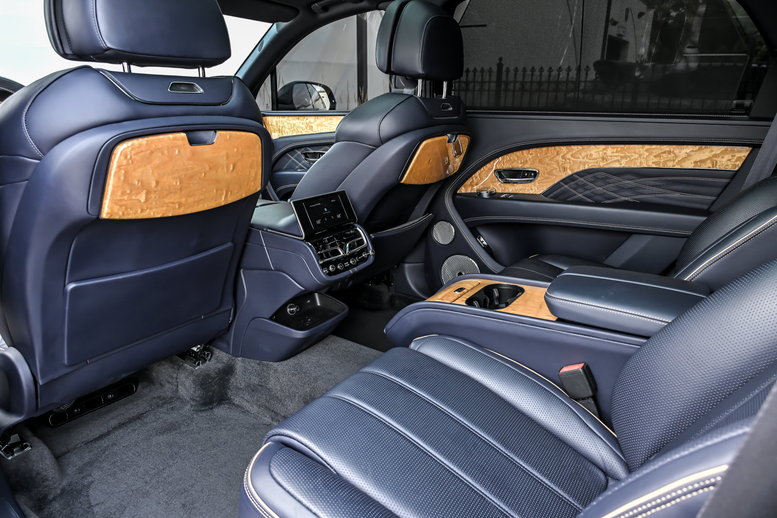 Certified 2023 Bentley Bentayga Extended Wheelbase AWD/4WD image 24