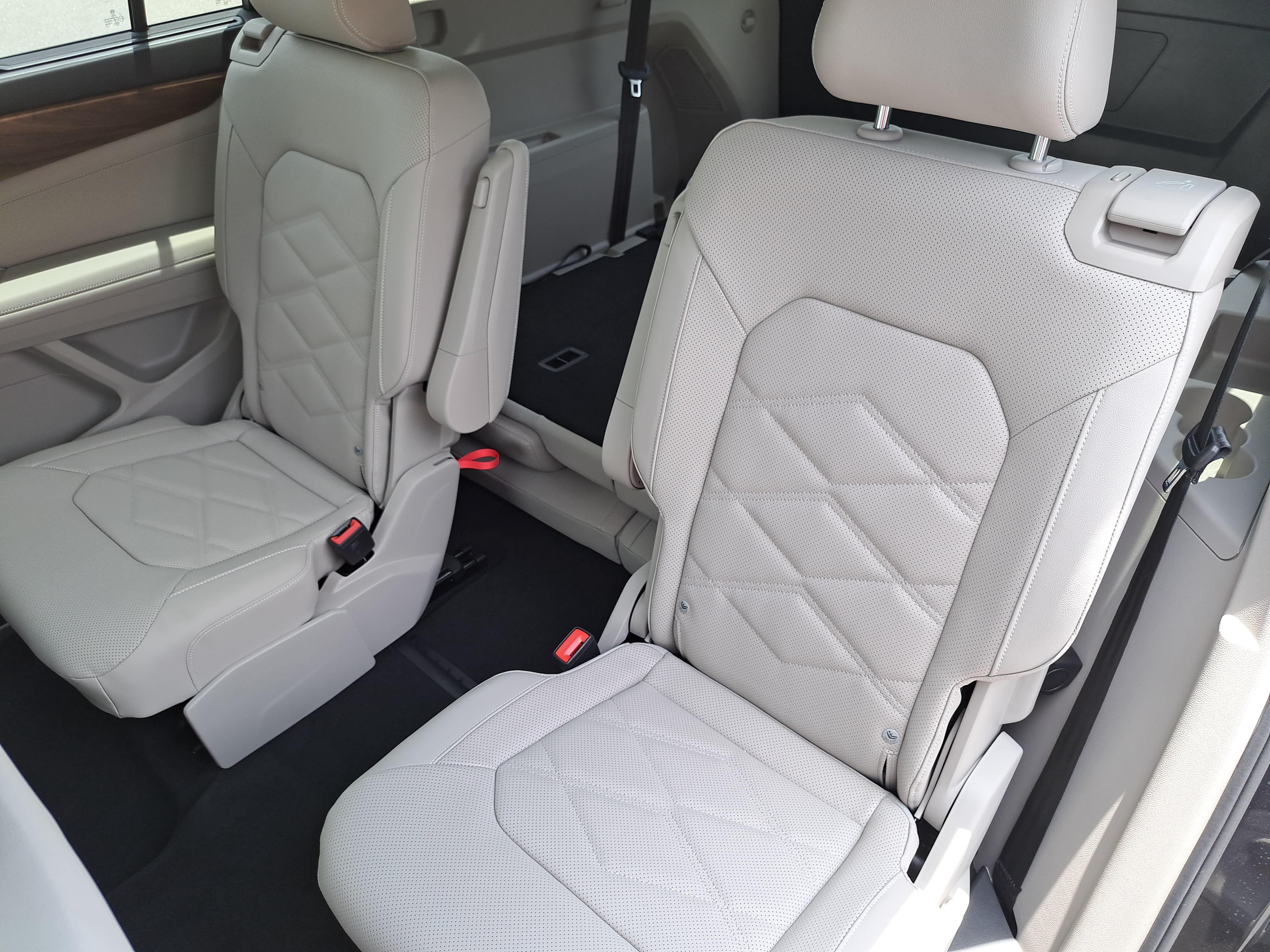 New 2026 Volkswagen Atlas SE FWD image 15