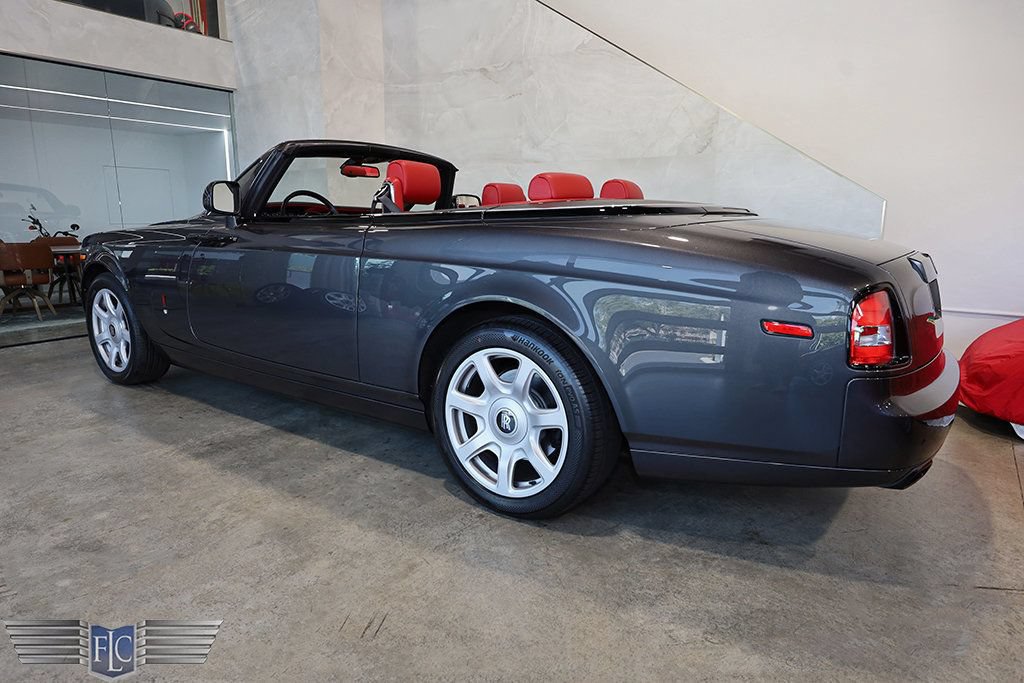 Used 2017 Rolls-Royce Phantom Drophead Coupe RWD image 50