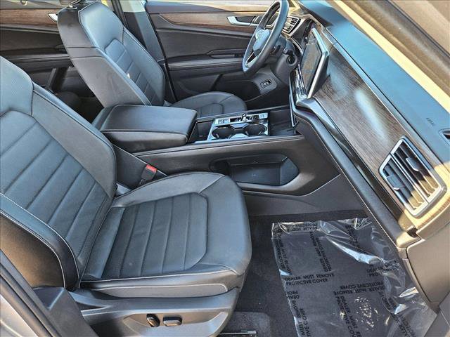 Used 2025 Volkswagen Atlas SEL AWD/4WD image 20