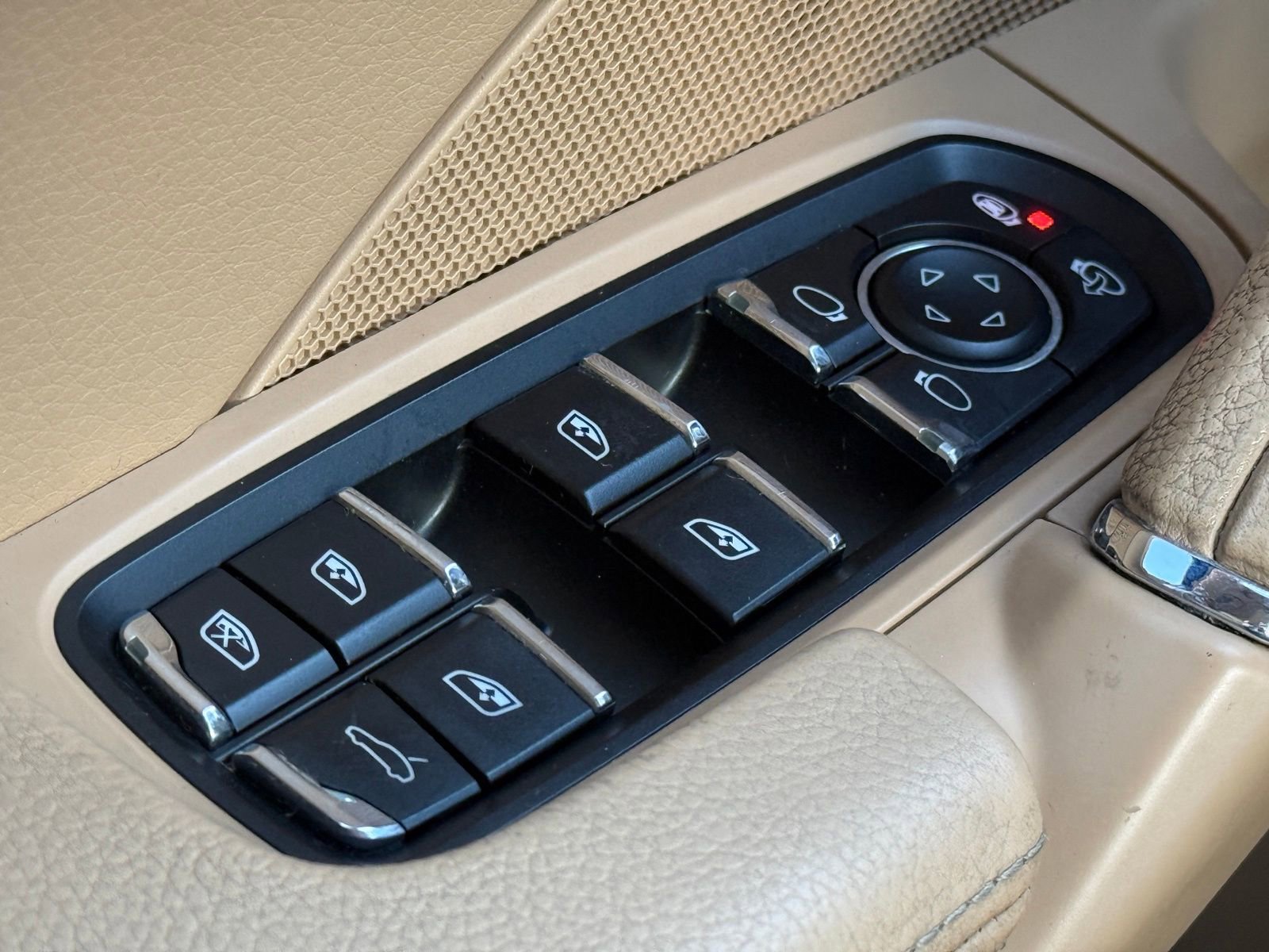 Used 2016 Porsche Cayenne image 28