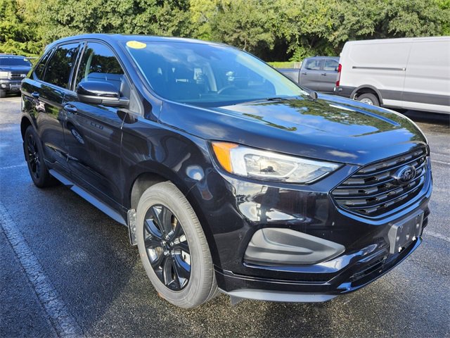 Used 2024 Ford Edge SE w/ Black Appearance Package image 3