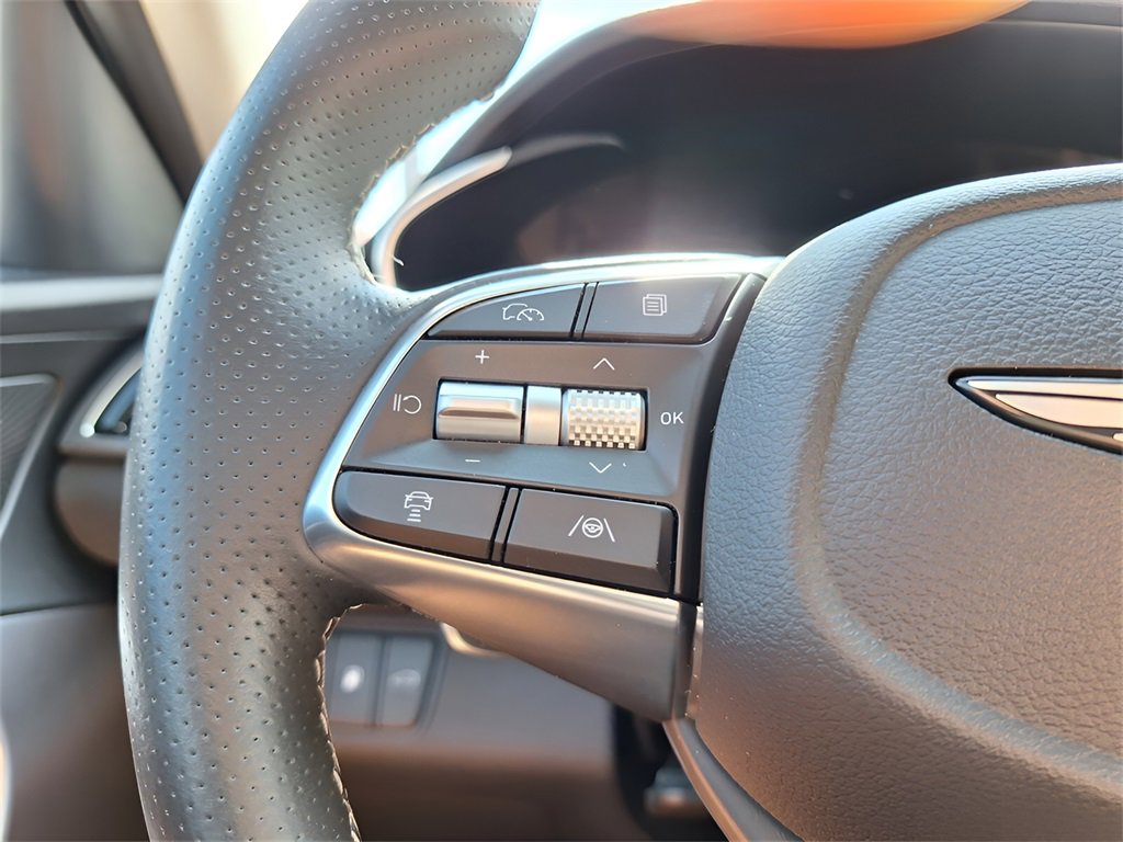 Used 2025 Genesis G70 2.5T image 21