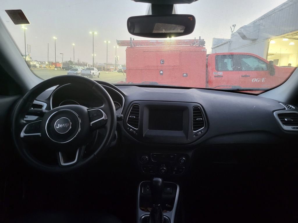 Used 2018 Jeep Compass Latitude w/ Popular Equipment Group image 11