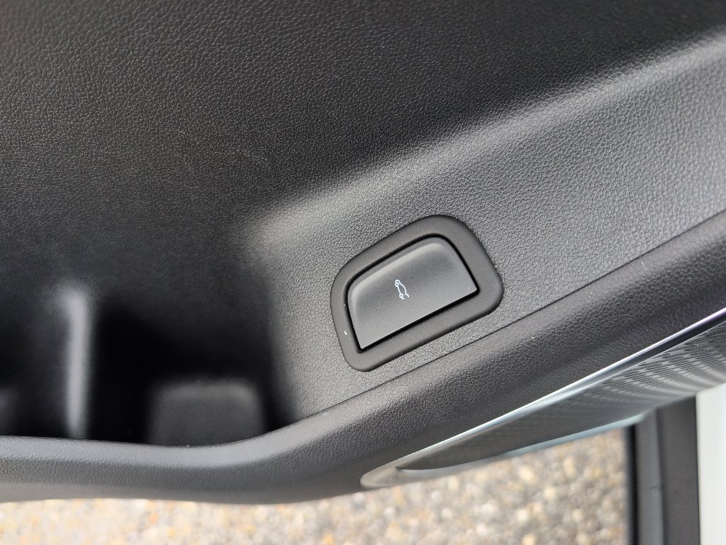 Used 2025 GMC Acadia Elevation image 18