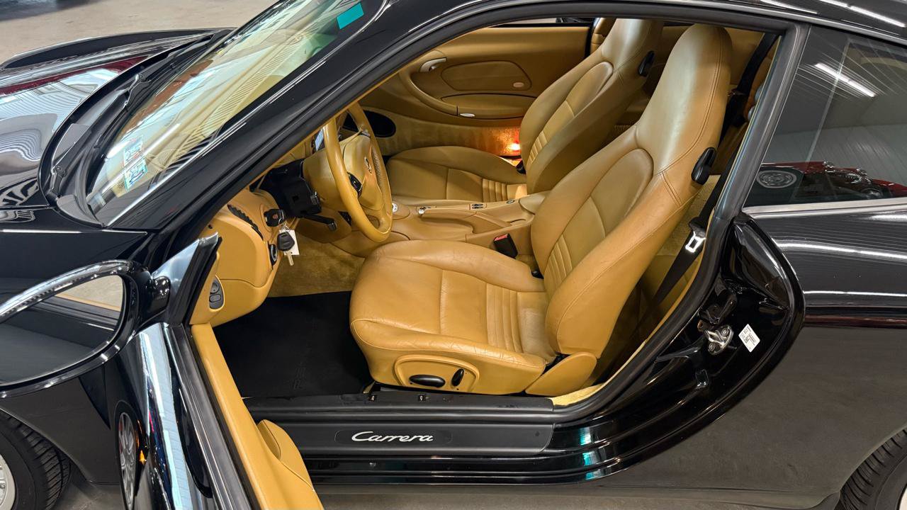 Used 2003 Porsche 911 GT3 RS image 23