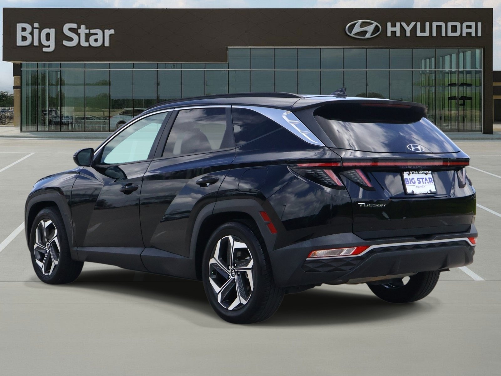 Used 2022 Hyundai Tucson SEL w/ Convenience + Premium Package FWD image 3