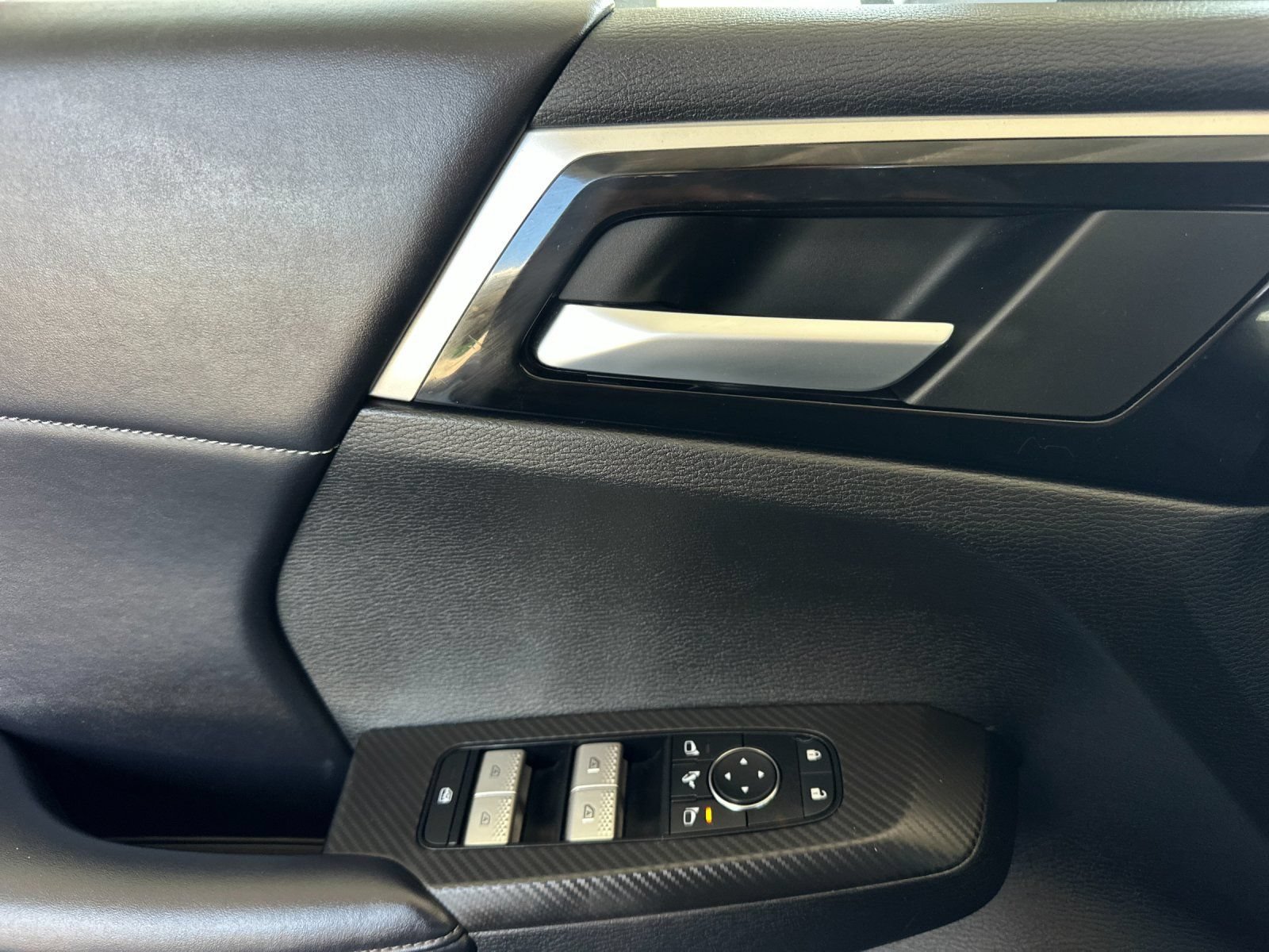 Used 2025 Mitsubishi Outlander SE FWD image 10