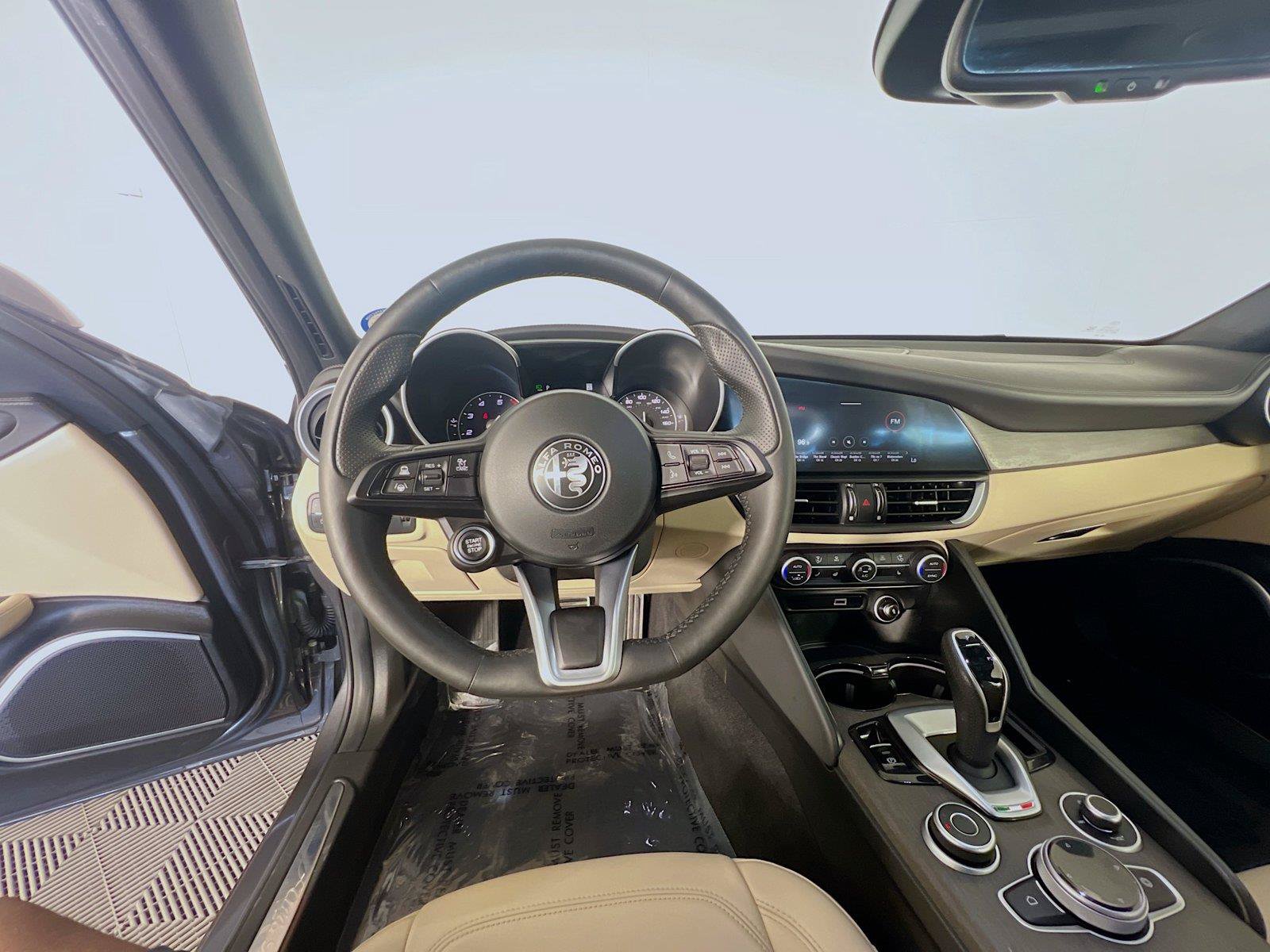 Used 2023 Alfa Romeo Giulia AWD w/ Quick Order Package 22X Lusso image 15
